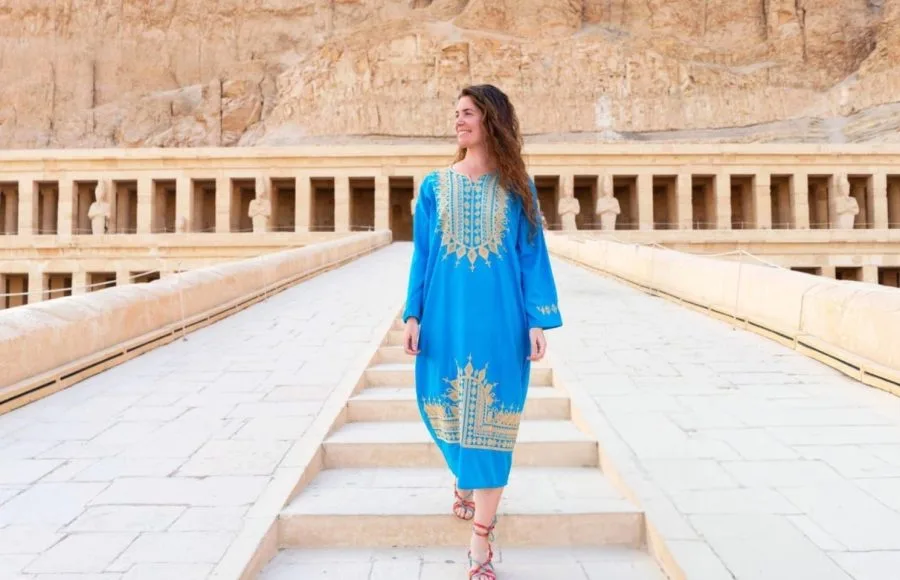 woman-tourist-at-the-hatshepsut-temple-tripidays