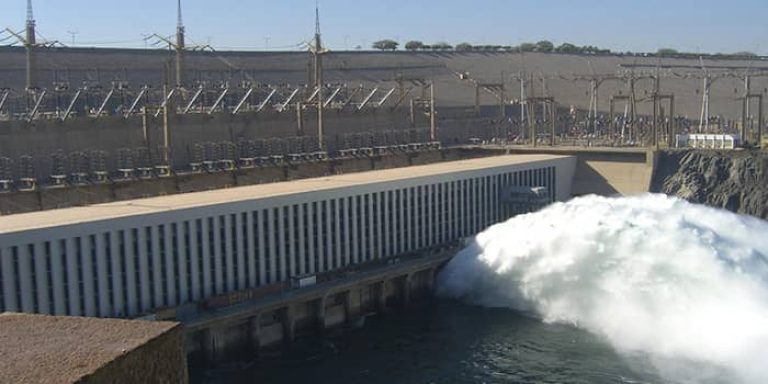 aswan high dam advantage and disadvantage