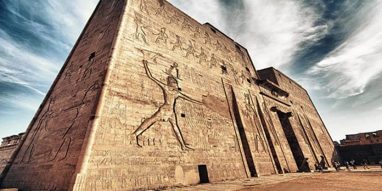 edfu temple located