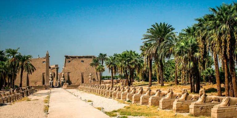 luxor temple location