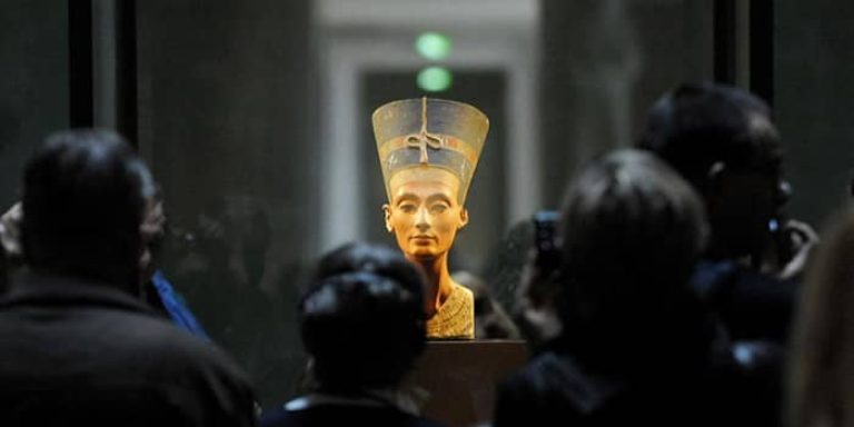 where is nefertiti s bust