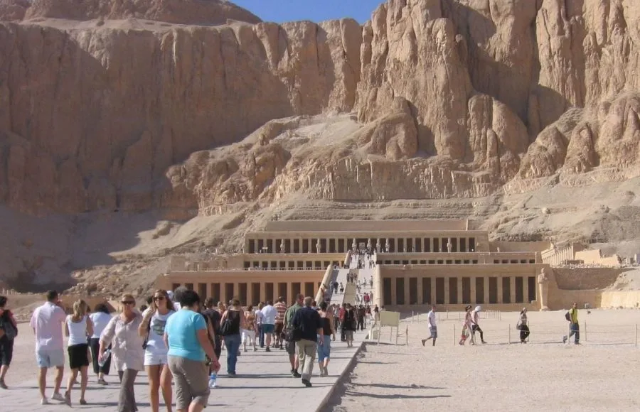 Hatshepsut-temple-Tourists-New-Tripidays-Egypt-Tours