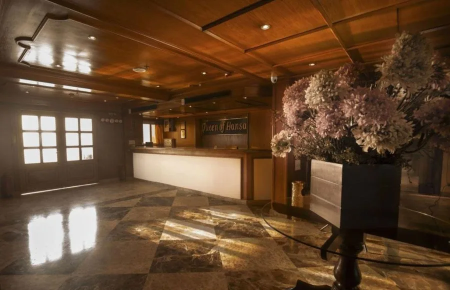 MS-Queen-of-Hansa-Nile-Cruise-Front-Desk-Photo