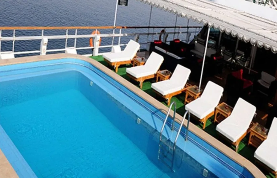 MS-Queen-of-Hansa-Nile-Cruise-Sundeck-Pool-Photo