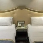 A twin cabin on the MS Semeramis I with two single beds.