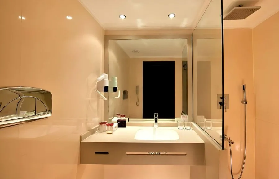 The modern bathroom on the Steigenberger Minerva.
