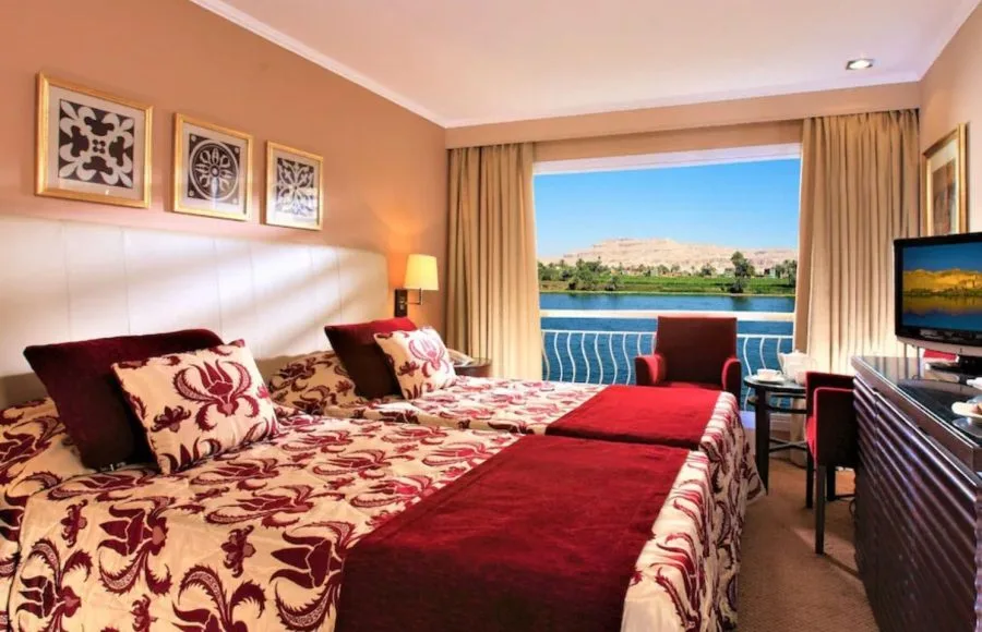 A twin-bedded cabin on the Steigenberger Minerva Nile Cruise.