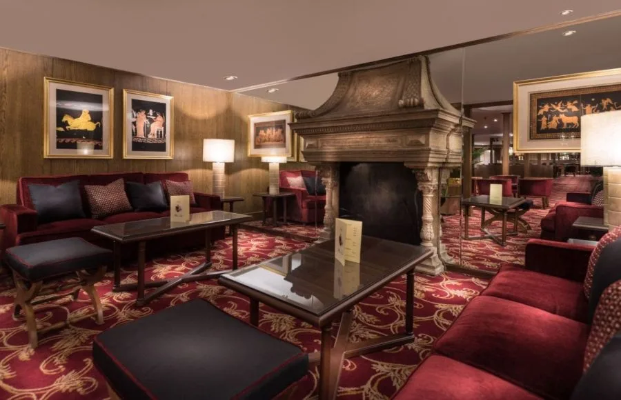 The luxurious lounge on the Steigenberger Royale.