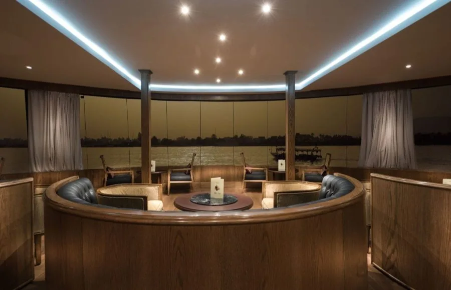 The elegant restaurant on the Steigenberger Royale.