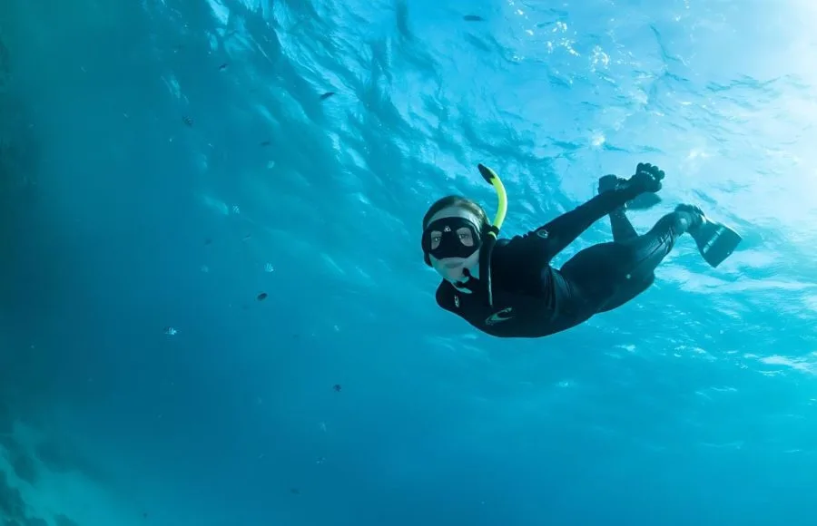 A-female-free-diver-diving-down-below-the-water’s-surface-in-the-red-sea-near-Hurghada