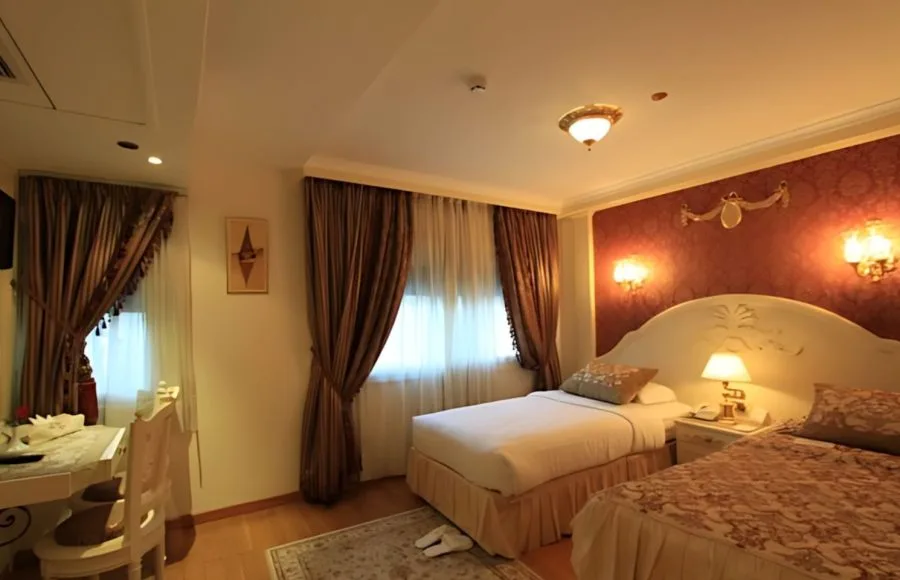 Twin beds in a Dahabiya Nile cruise cabin