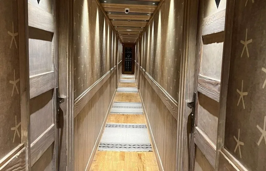 Eyaru-Dahabiya-Nile-Cruise-Corridor