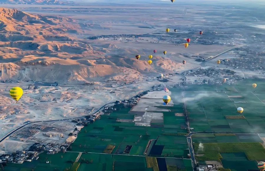 Hot-Air-Balloon-Contemplating-The-Striking-Contrast-Between-The-Lush-Nile-Valley-And-The-Vast