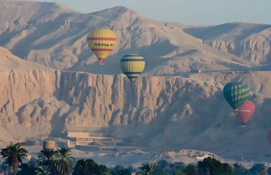 Hot-Air-Balloon-Ride-Over-The-West-Bank-In-Luxor