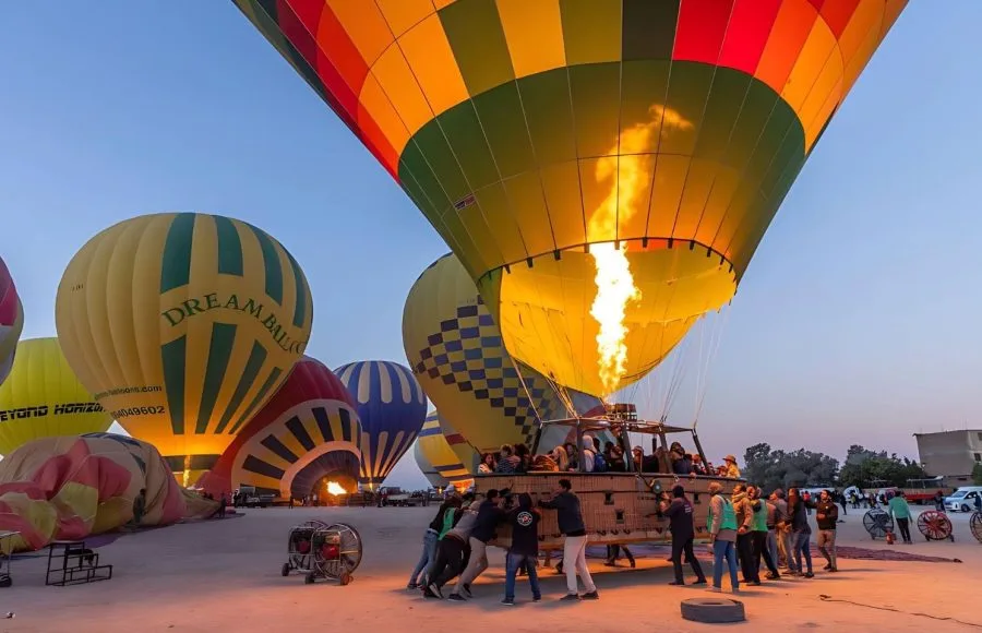 Hot-Air-Balloons-Along-Nile-River-At-Luxor
