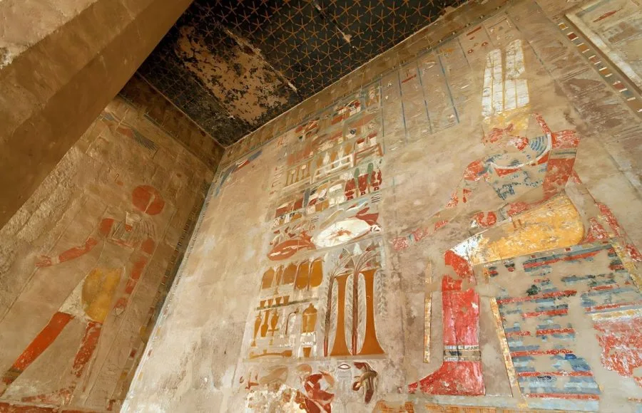 Inside-View-Deir-El-Bahri-Queen-Hatshepsut-Temple