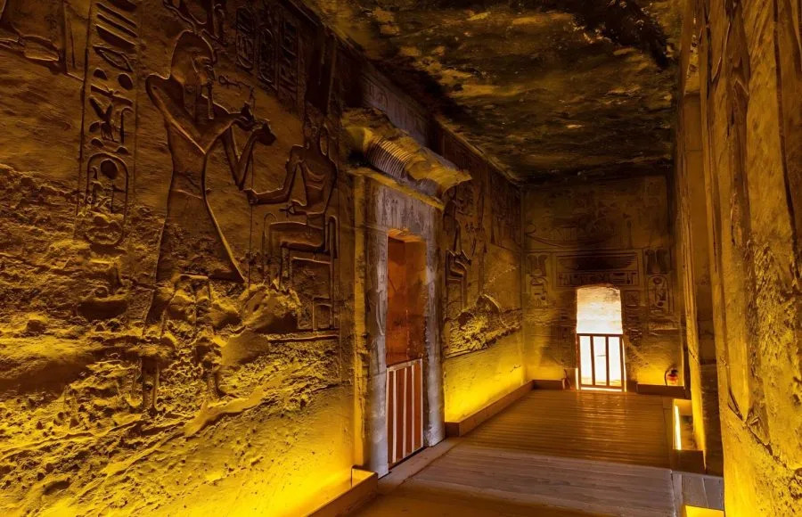 Interior-Chamber-Of-The-Temple-Of-Nefertari-At-Abu-Simbel
