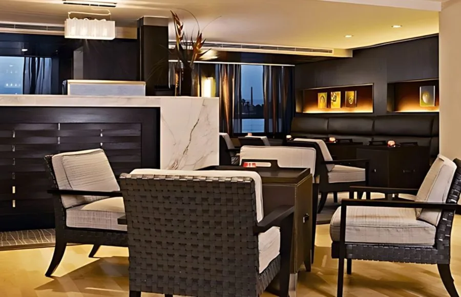 The sophisticated Lounge Bar on The Oberoi Zahra.