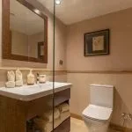 Nebyt-Dahabiya-Nile-Cruise-Cabin-Bath-Room