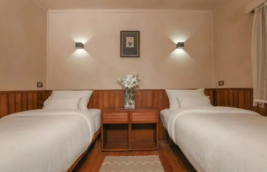 Nebyt-Dahabiya-Nile-Cruise-Cabin-Twin-Bed