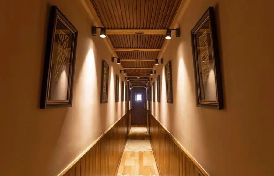 Nebyt-Dahabiya-Nile-Cruise-Corridor