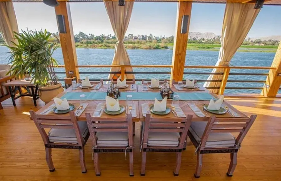Nebyt-Dahabiya-Nile-Cruise-Sun-Deck-Restaurant