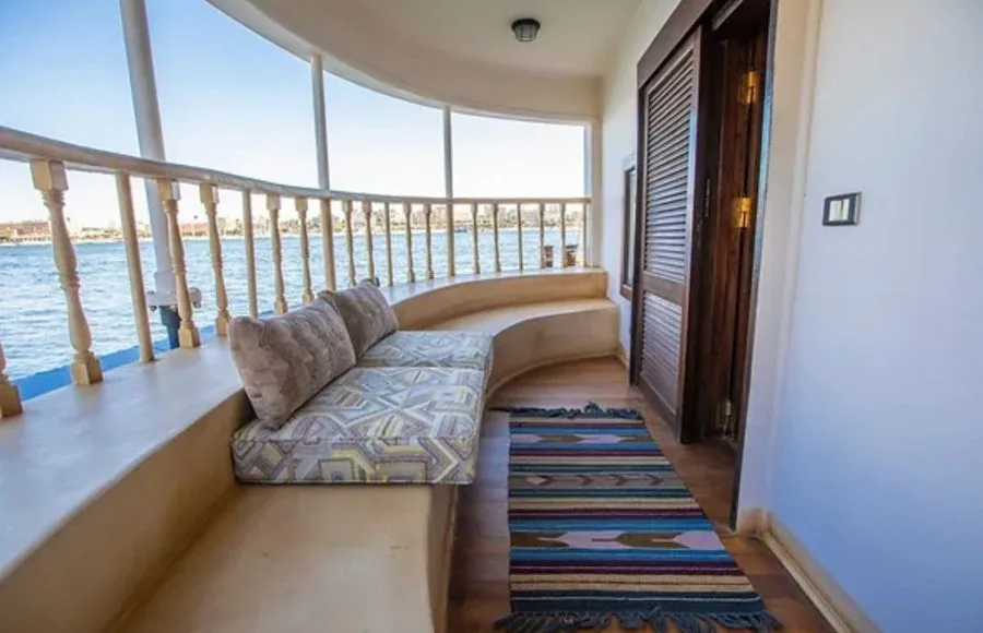 Nebyt-Dahabiya-Nile-Cruise-Terrace