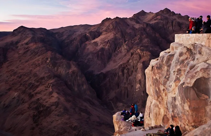 Pilgrims-watch-the-sunrise-from-the-top-of-Mount-Sinai
