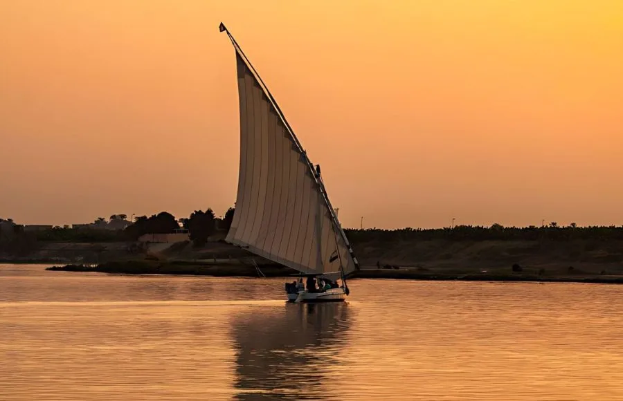 Sunset-on-the-Nile-with-felucca-in-Luxor