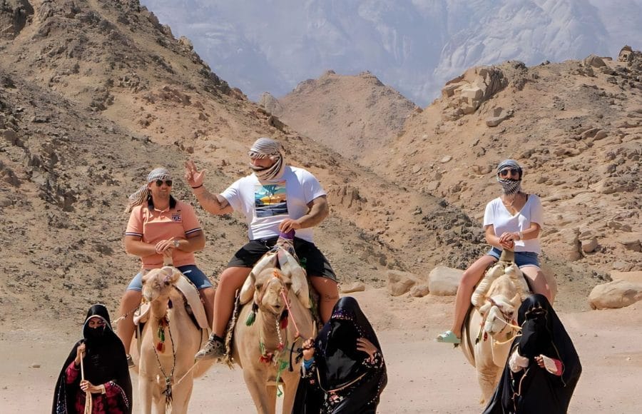 Tourists-enjoy-the-camel-safari-in-the-desert-near-Hurghada-Egypt