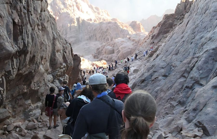 Visitors-climbing-down-from-the-summit-of-Mount-Sinai