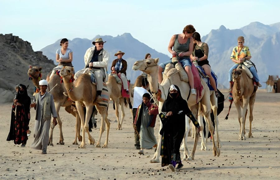 Bedouin-Village-Woman-With-Dromedary-Hurghada