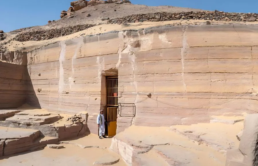 Entrance-to-the-Tomb-Of-Sirenput-II-Tombs-of-the-Nobles