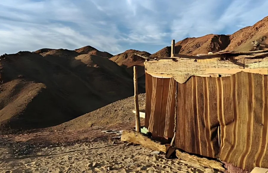Exploring-tents-for-Bedouin-Life
