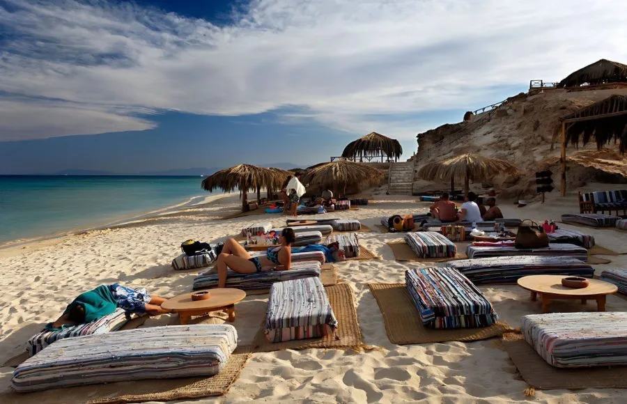 People-at-beach-on-Mahmya-beach-Hurghada