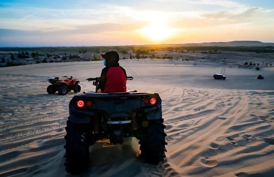 Quad-Bikes-Safari-In-The-Desert-Near-Hurghada-Egypt