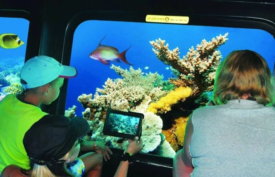 Tourists-Inside-Sindbad-Submarine-Hurghada