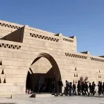 Visitors-Walk-Towards-The-Entrance-Of-The-Nubia-Museum