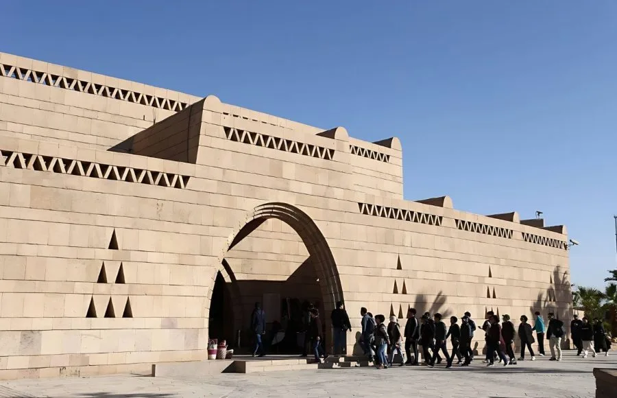Visitors-Walk-Towards-The-Entrance-Of-The-Nubia-Museum