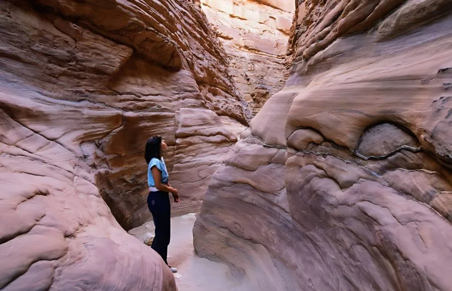 young-woman-in-Coloured-Canyon-mountain-desert-Sinai