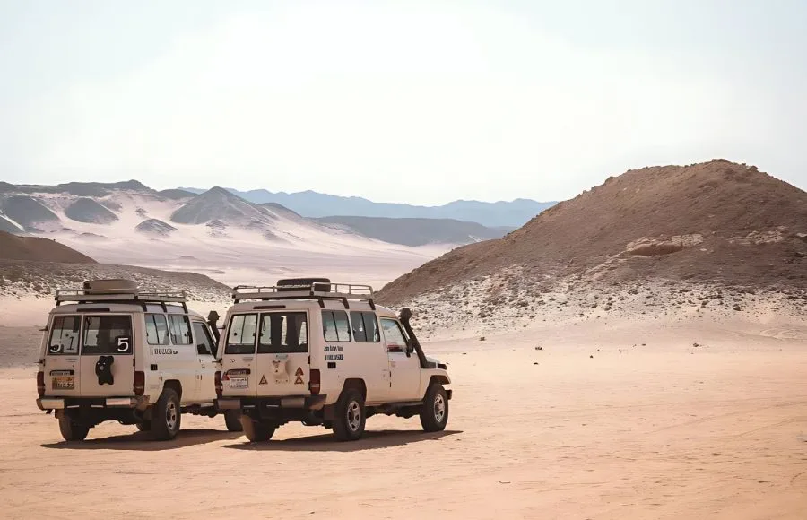 Desert-safari-in-Dahab-Egypt-Sinay-Jeep