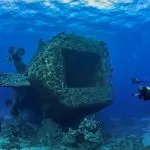 Divers-Exploring-The-Outside-Of-The-Famous-Wreck-In-Safaga-Salem-Express