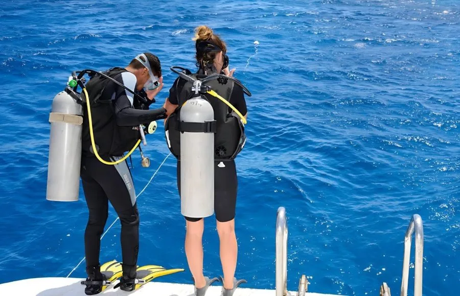 Scuba-Diver-Before-Jumping-From-The-Diving-Boat-Into-The-Water-Safaga
