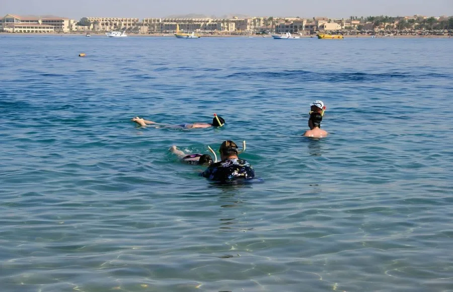 Tourists-Snorkeling-In-Makadi-Bay