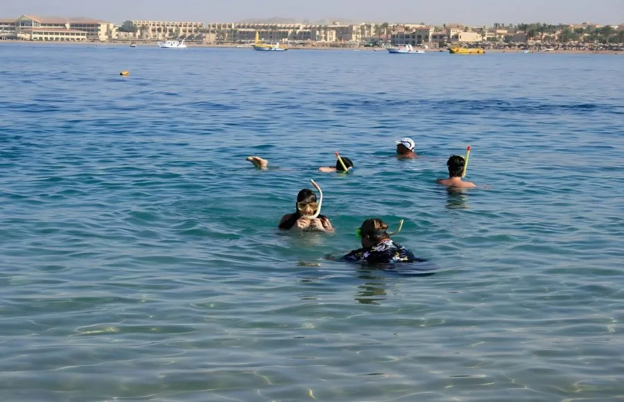 Tourists-Snorkeling-In-Makadi-Bay-Egypt