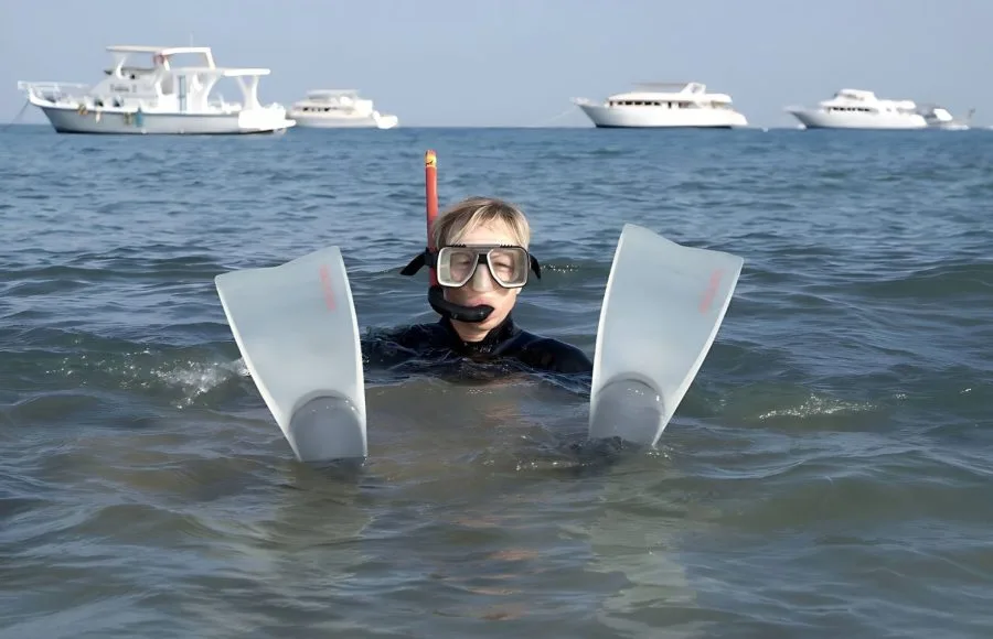 Woman-In-The-water-Diving-Equipment-In-Safaga