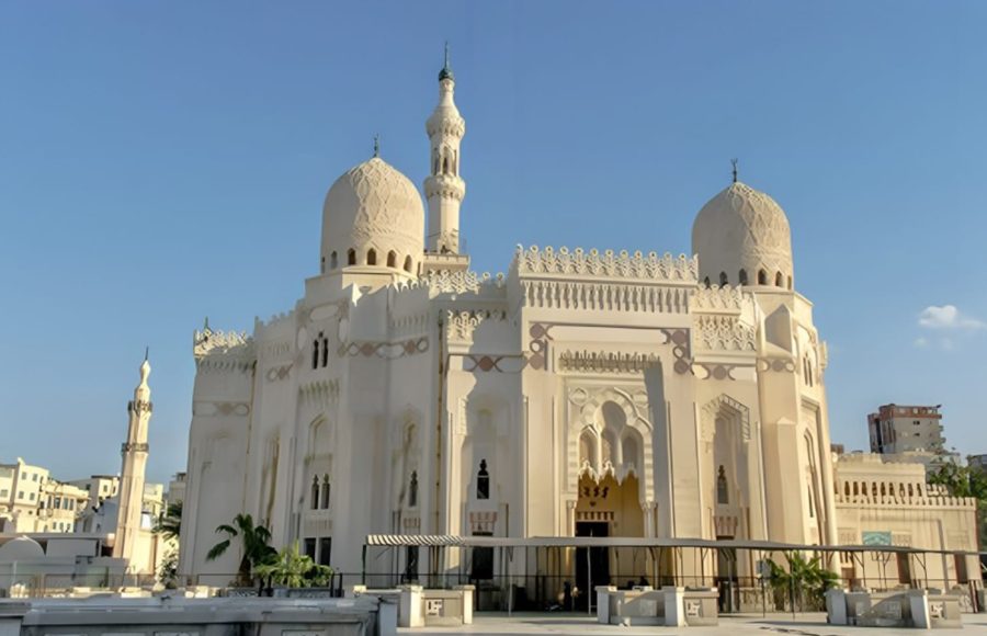 The beautiful white facade and domes of the Abbo Elabbas El-Morsi Mosque in Alexandria.