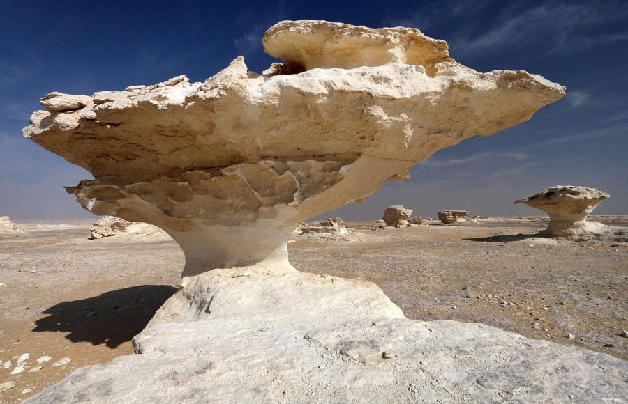 Bizarre-rock-formation-in-White-desert-Egypt