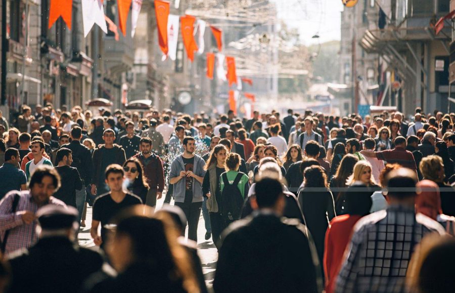 Crowded-Istiklal-street-in-Istanbul