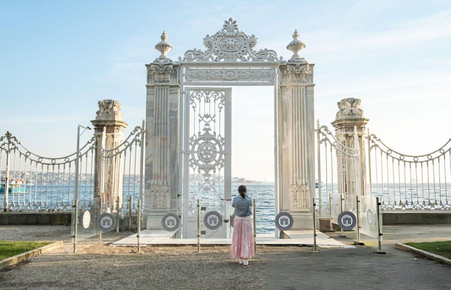 Dolmabahce-Palace-gate-to-the-Bosporus-in-istanbul-Turkey